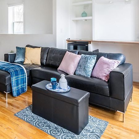 Modern 2 Bedroom Condo - Heart Of Leslieville Toronto Exterior photo